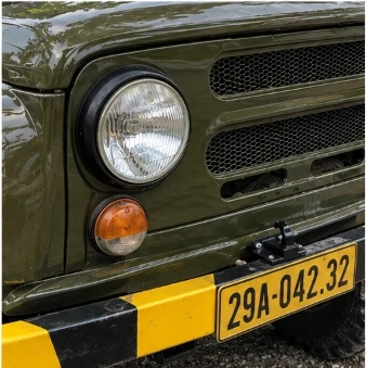 Front round headlight, mesh grille, tow hook and commercial yellow license plate 29A-042.32
