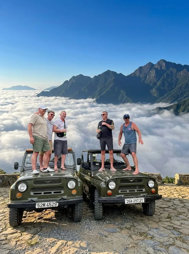 Sapa Jeep Tour: O Quy Ho Pass, Silver Waterfall & Rong May Glass Bridge